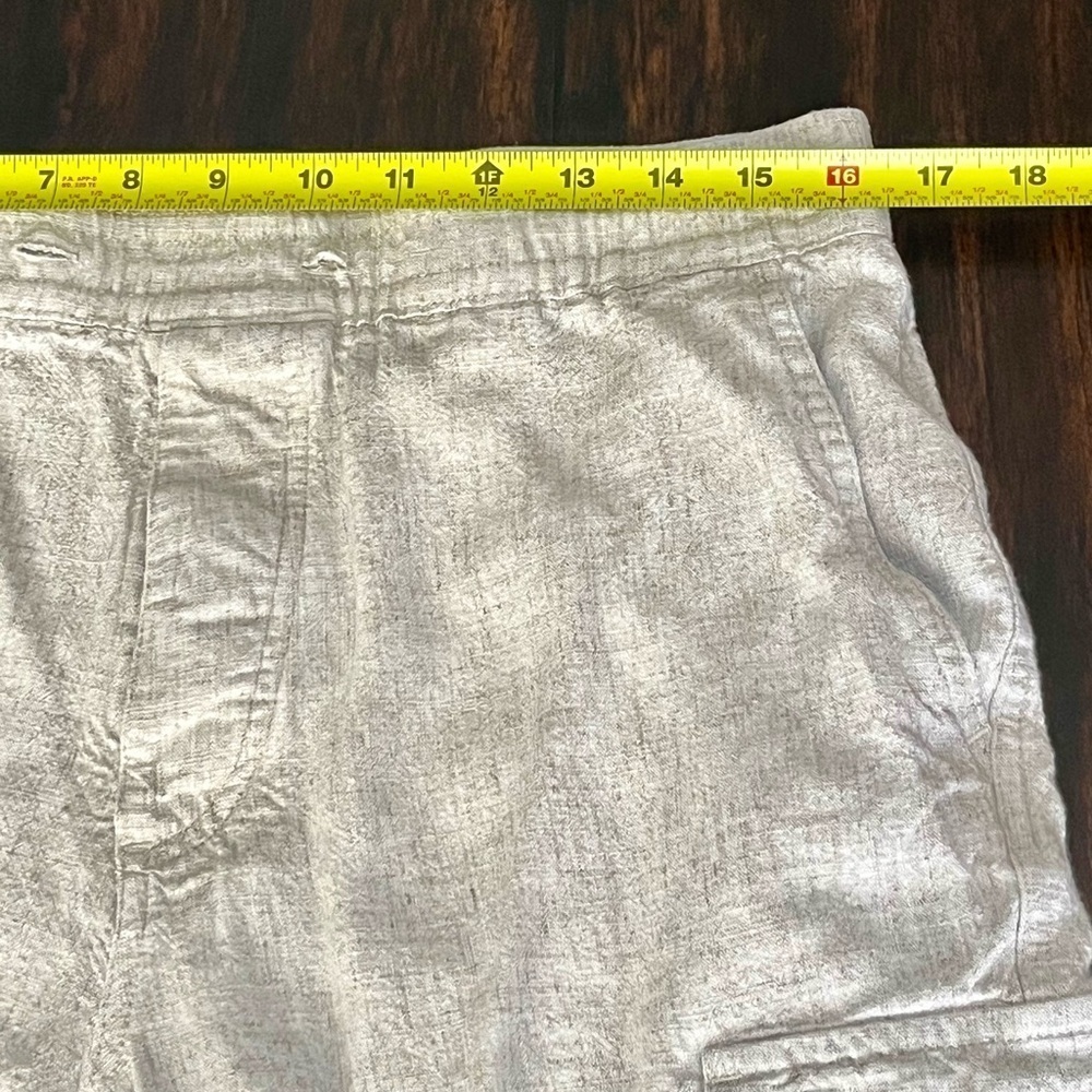 Kenneth Cole Women Cream Cargo Shorts Lightweight Cotton size M - Picture 2 of 9